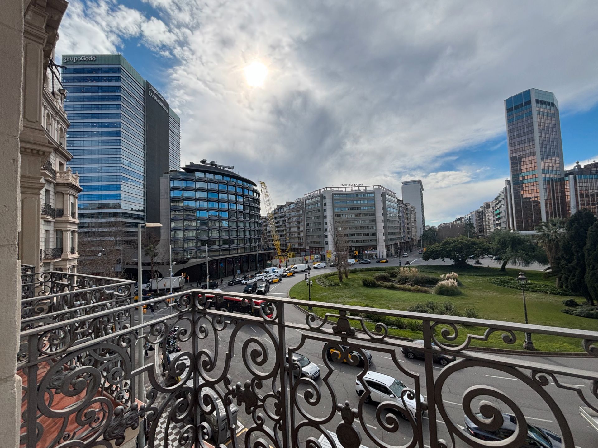 Vista exterior de Oficina de lloguer en  Barcelona Capital amb Aire condicionat i Balcó