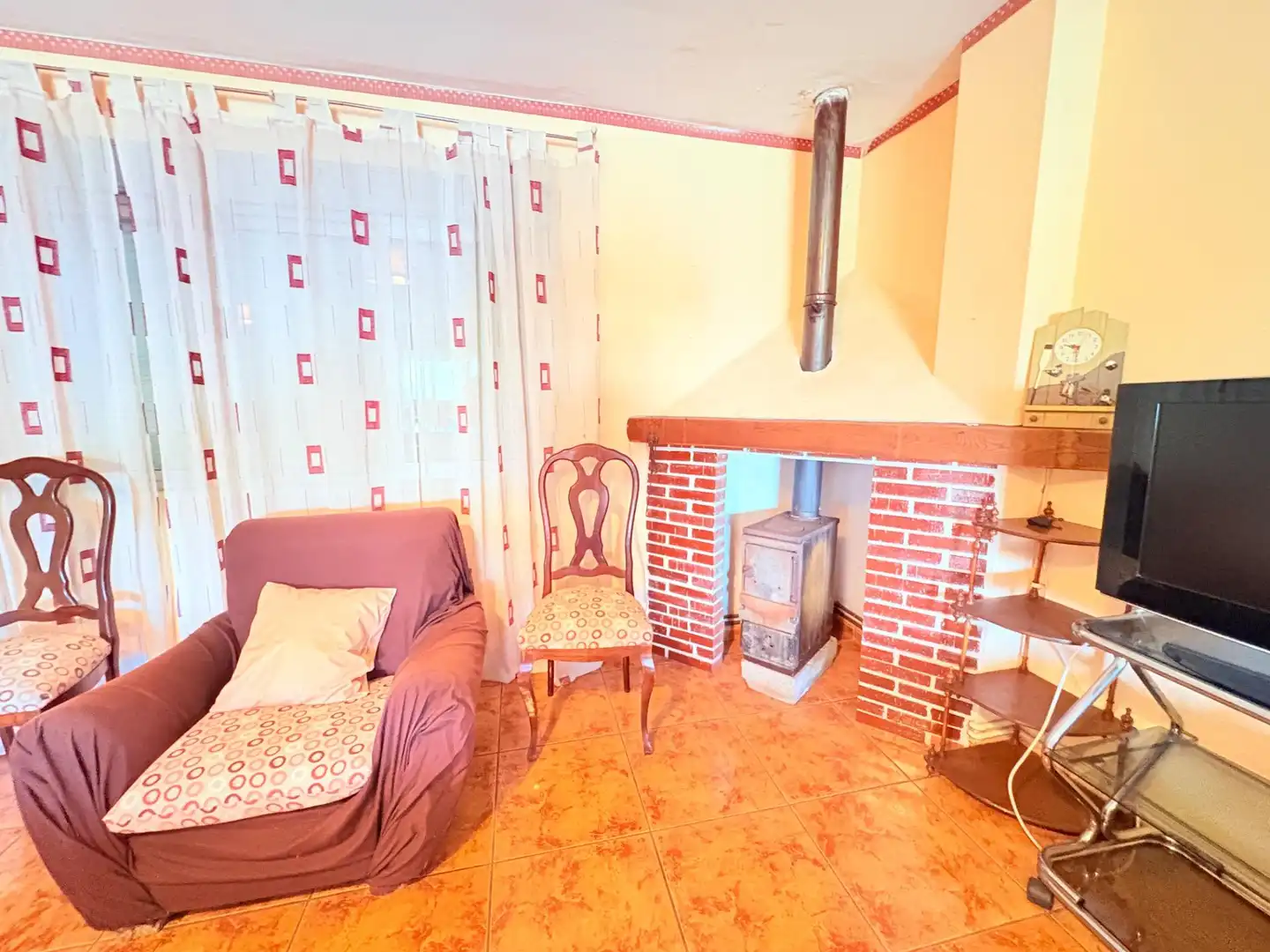 Sala de estar de Casa o chalet en venta en Torre del Bierzo con Calefacción, Jardín privado y Trastero