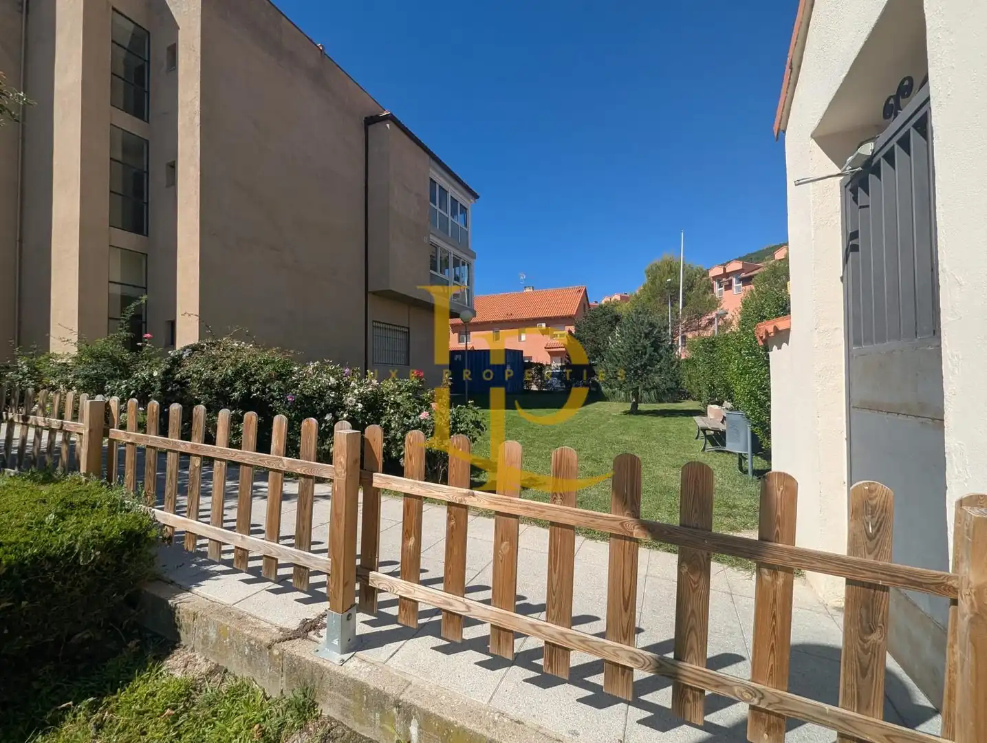 Vista exterior de Piso en venta en San Lorenzo de El Escorial con Calefacción, Jardín privado y Horno
