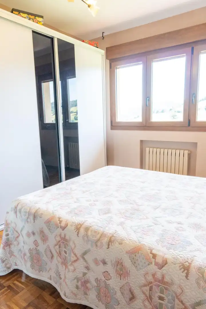 Dormitori de Casa o xalet en venda en Gijón  amb Calefacció, Jardí privat i Terrassa