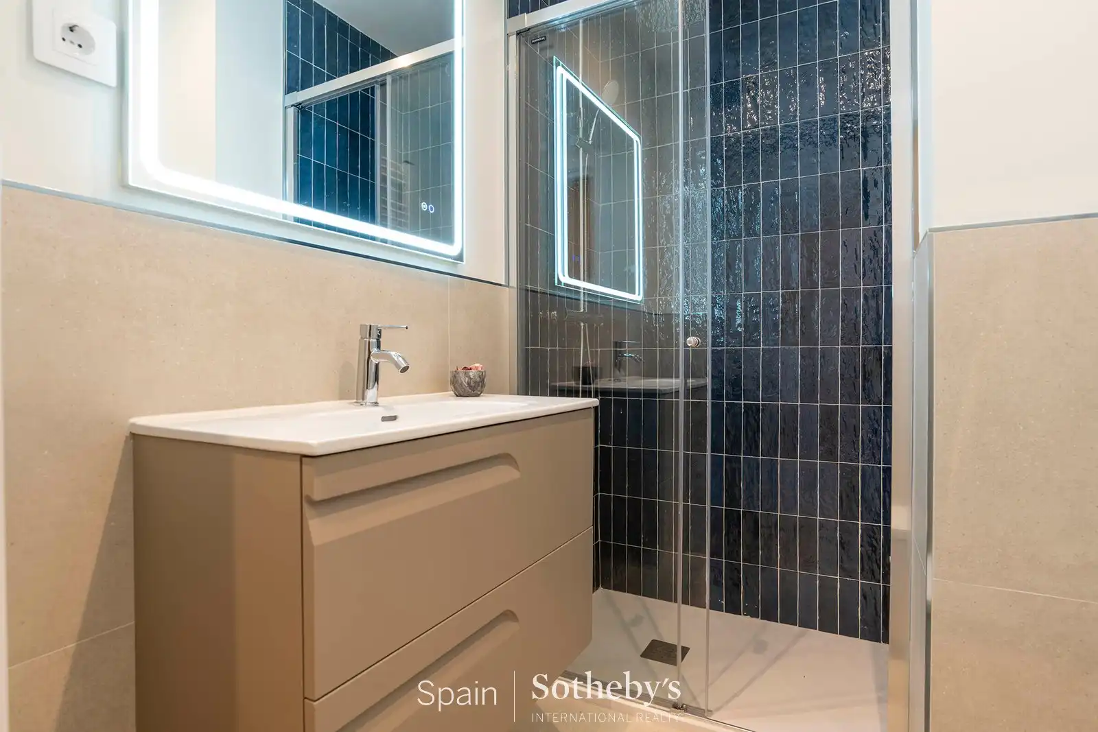 Bany de Apartament en venda en Madrid amb Aire condicionat i Terrassa