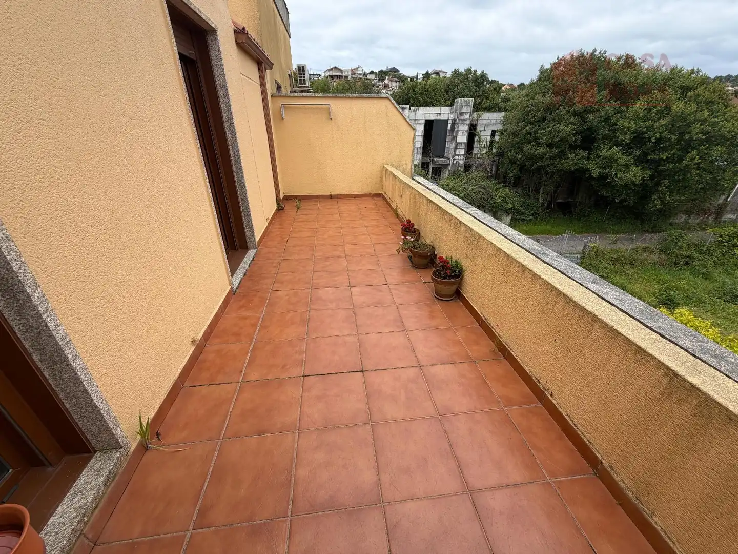 Terrassa de Casa adosada en venda en Cangas  amb Calefacció, Parquet i Traster