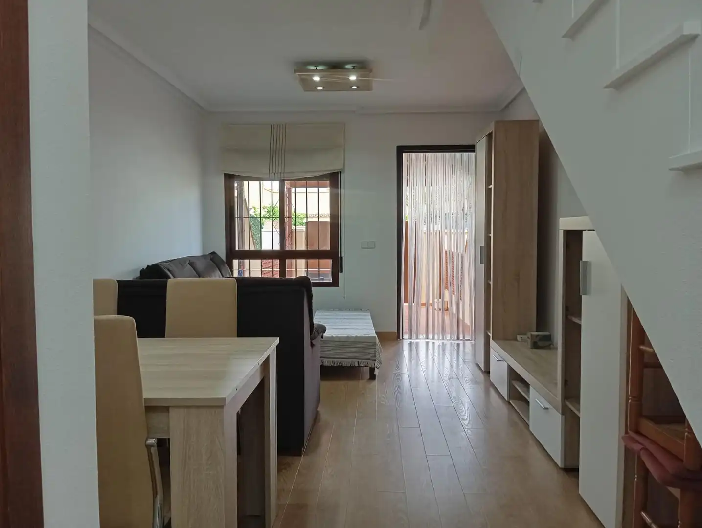 Sala de estar de Planta baja de alquiler en La Unión con Aire acondicionado, Jardín privado y Amueblado