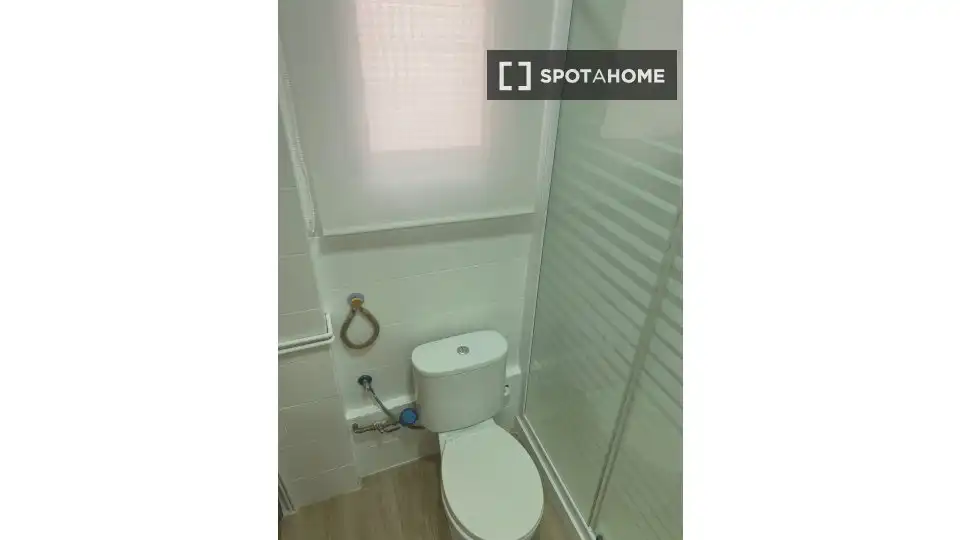 Baño de Piso de alquiler en Moncada con Aire acondicionado, Calefacción y Amueblado
