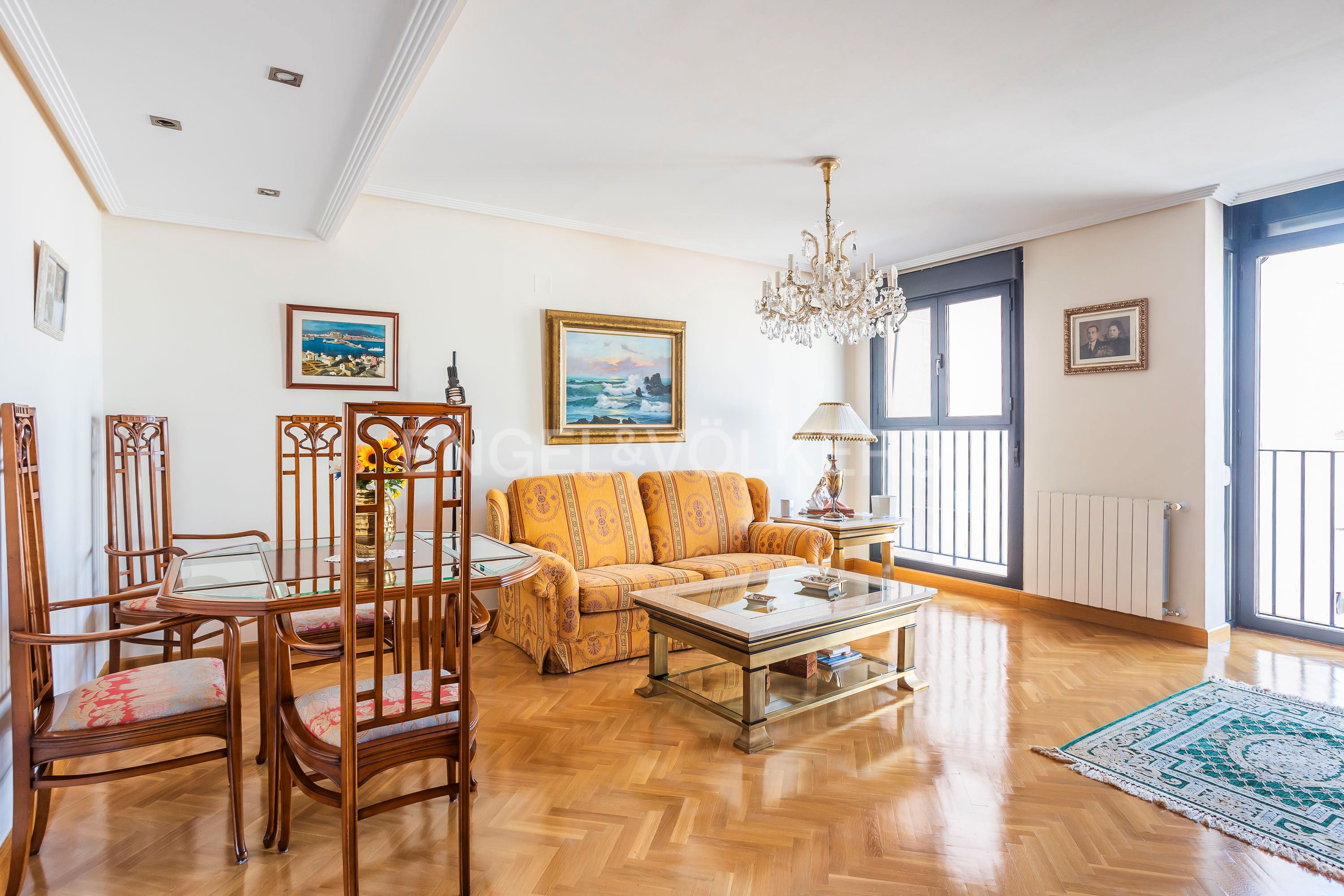 Sala d'estar de Apartament en venda en  Madrid Capital amb Aire condicionat, Calefacció i Jardí privat