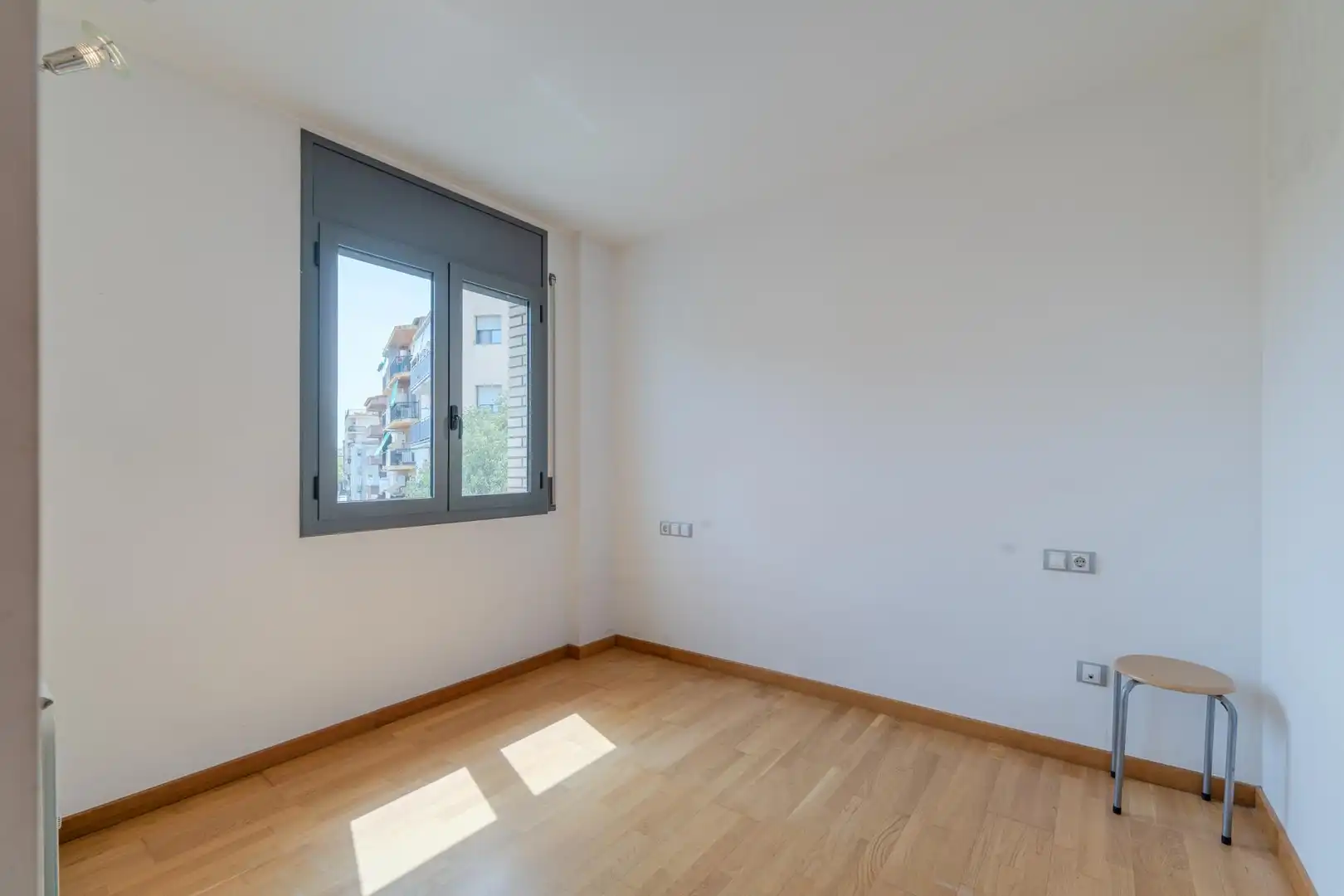 Bedroom of Flat for sale in Girona  with Heating and Balcony