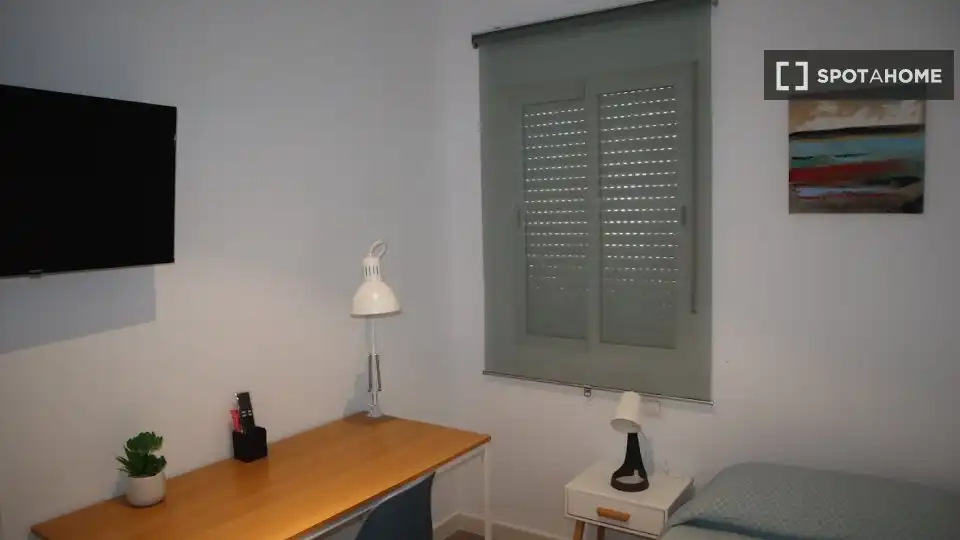Bedroom of Flat for rent in Sevilla  with Air Conditioner, Heating and Furnished