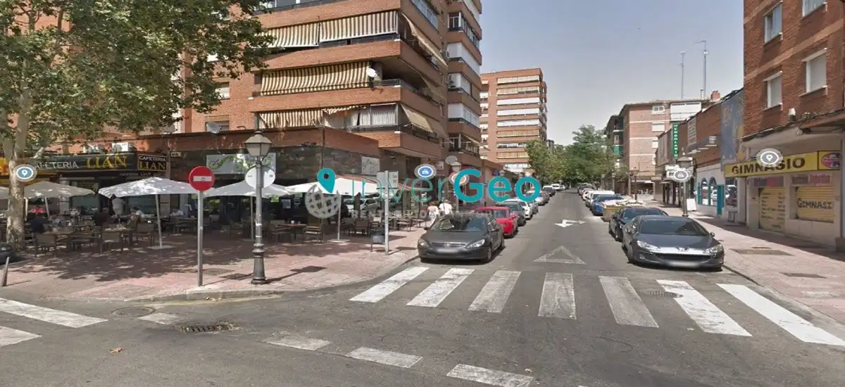 Vista exterior de Local en venda en Madrid amb Moblat