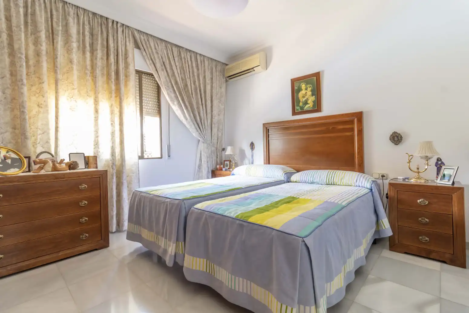 Dormitori de Casa o xalet en venda en Gines amb Aire condicionat, Terrassa i Traster