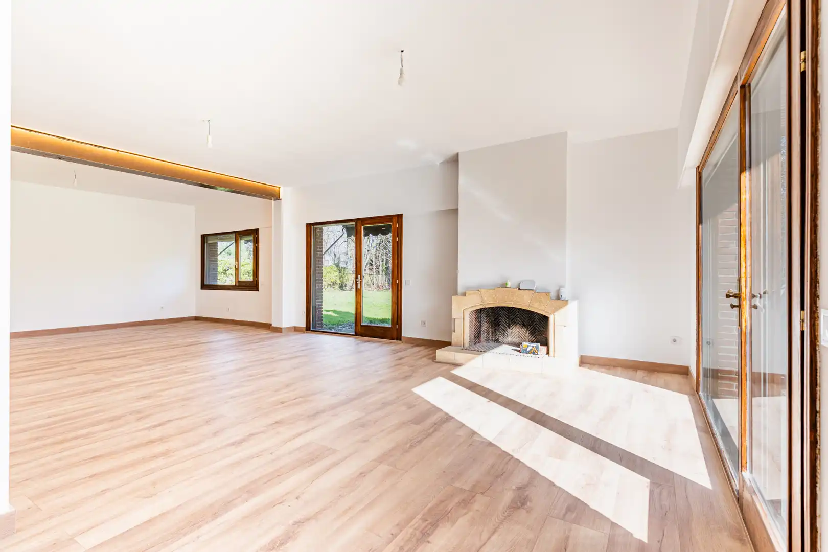 Living room of Houses for sale in Villanueva de la Cañada  with Air Conditioner, Heating and Private garden
