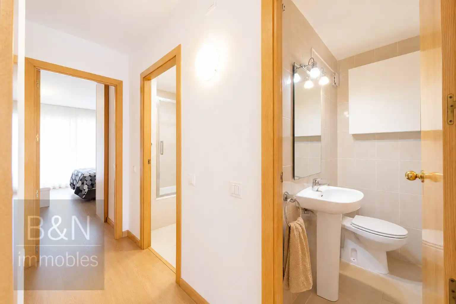 Wohnung zum Verkauf in Terrassa mit Klimaanlage, Heizung und Balkon