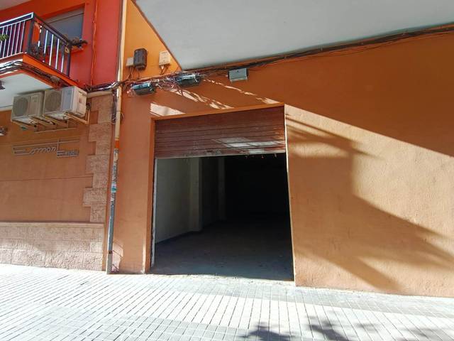 Local comercial en Alquiler en Calle del Río Bidasoa en Torrefiel