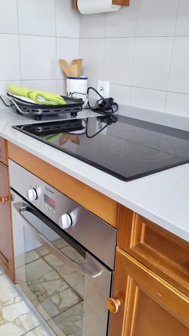Cocina de Piso de alquiler en Oviedo  con Calefacción, Parquet y Amueblado