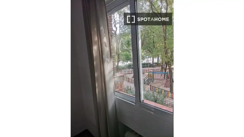 Schlafzimmer von Wohnung zur Miete in Madrid mit Klimaanlage, Heizung und Möbliert