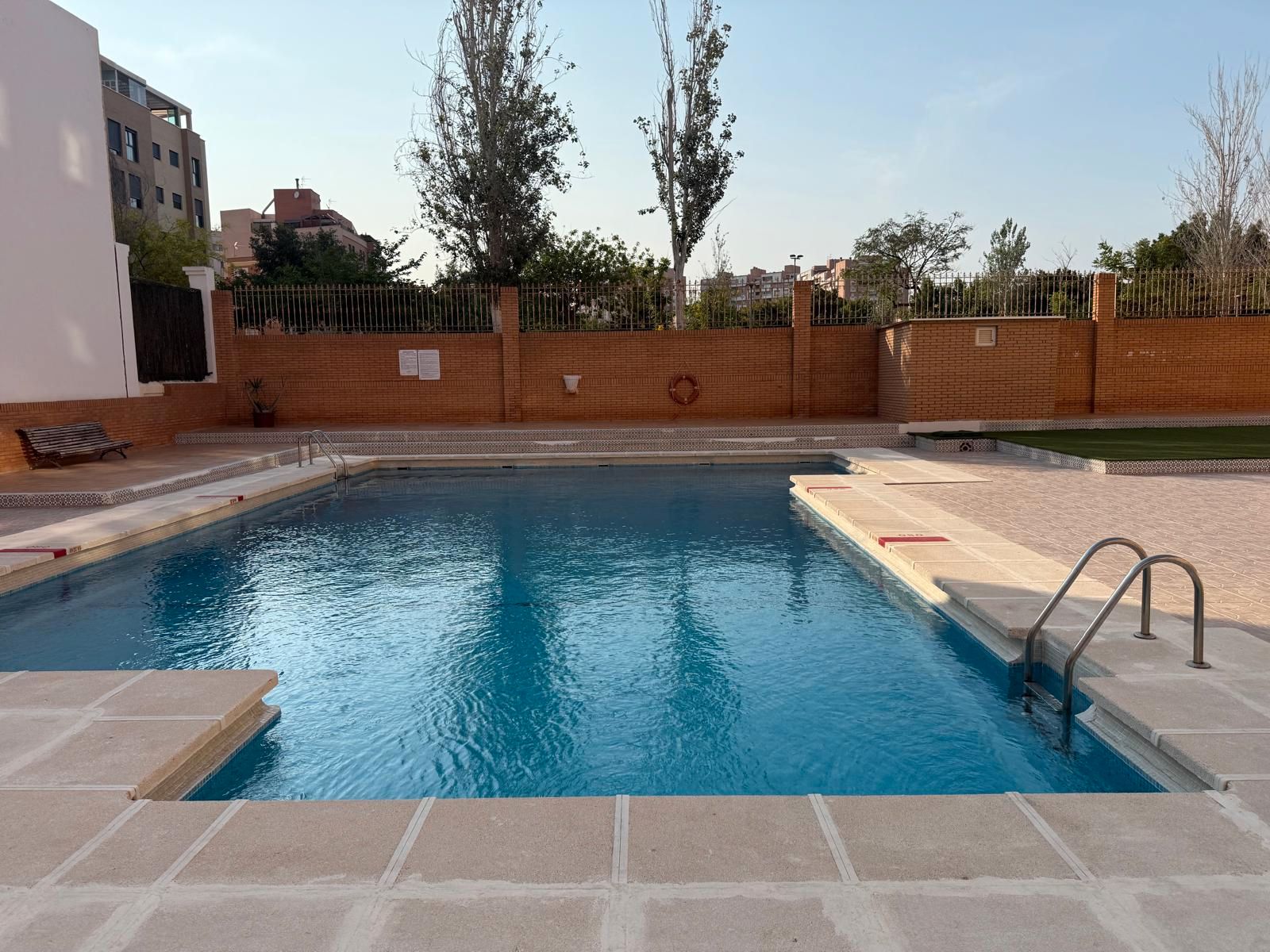 Piscina de Pis en venda en  Almería Capital amb Aire condicionat, Terrassa i Moblat