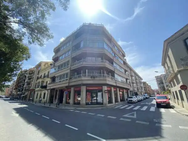 Local comercial en venta en de Rosselló 25