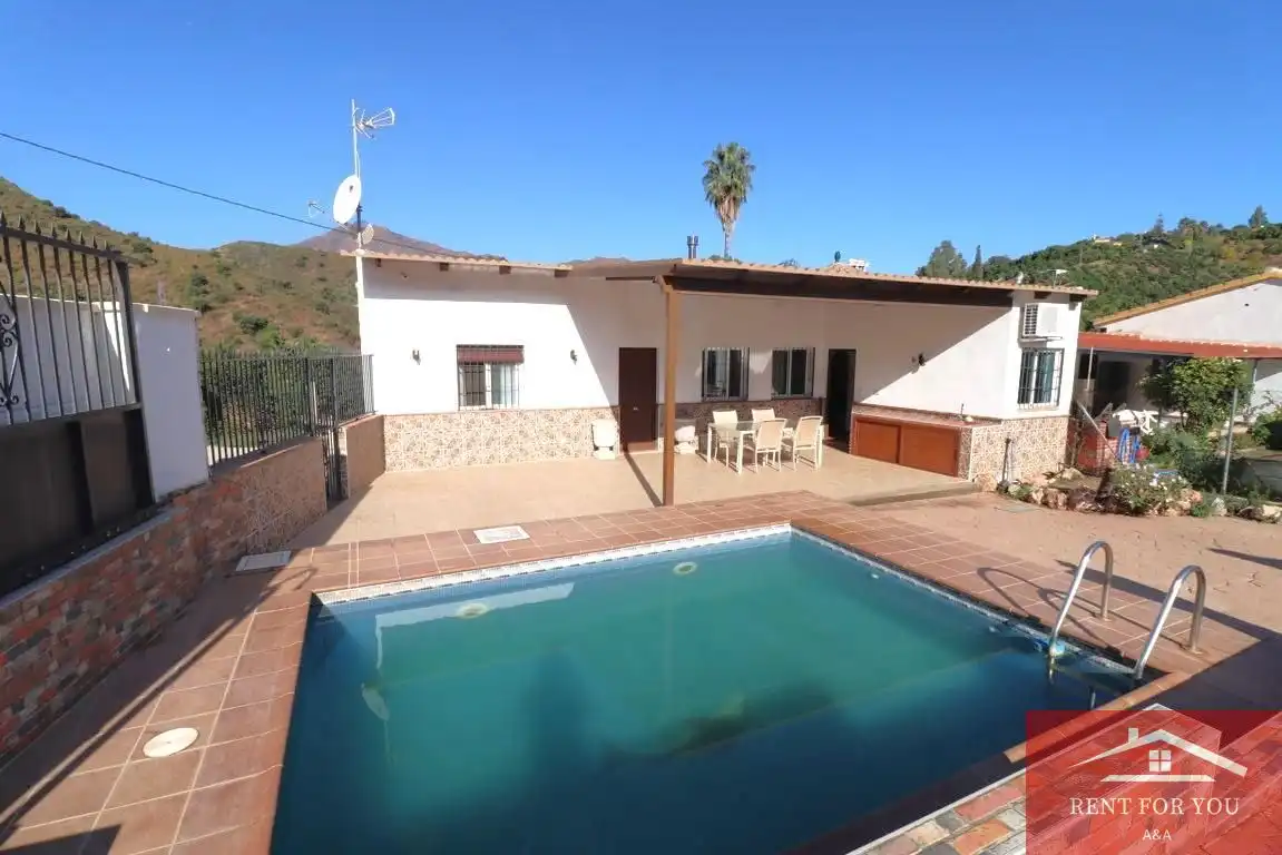 House with pool to rent in Mijas pueblo