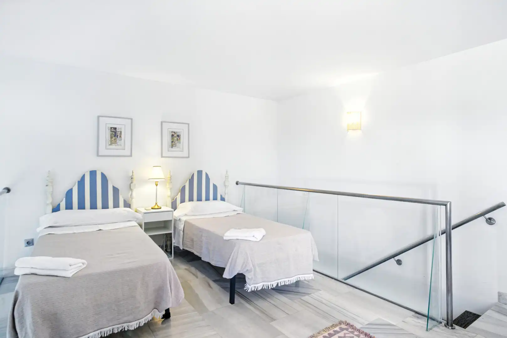 Dormitori de Àtic en venda en Benahavís amb Aire condicionat, Terrassa i Piscina
