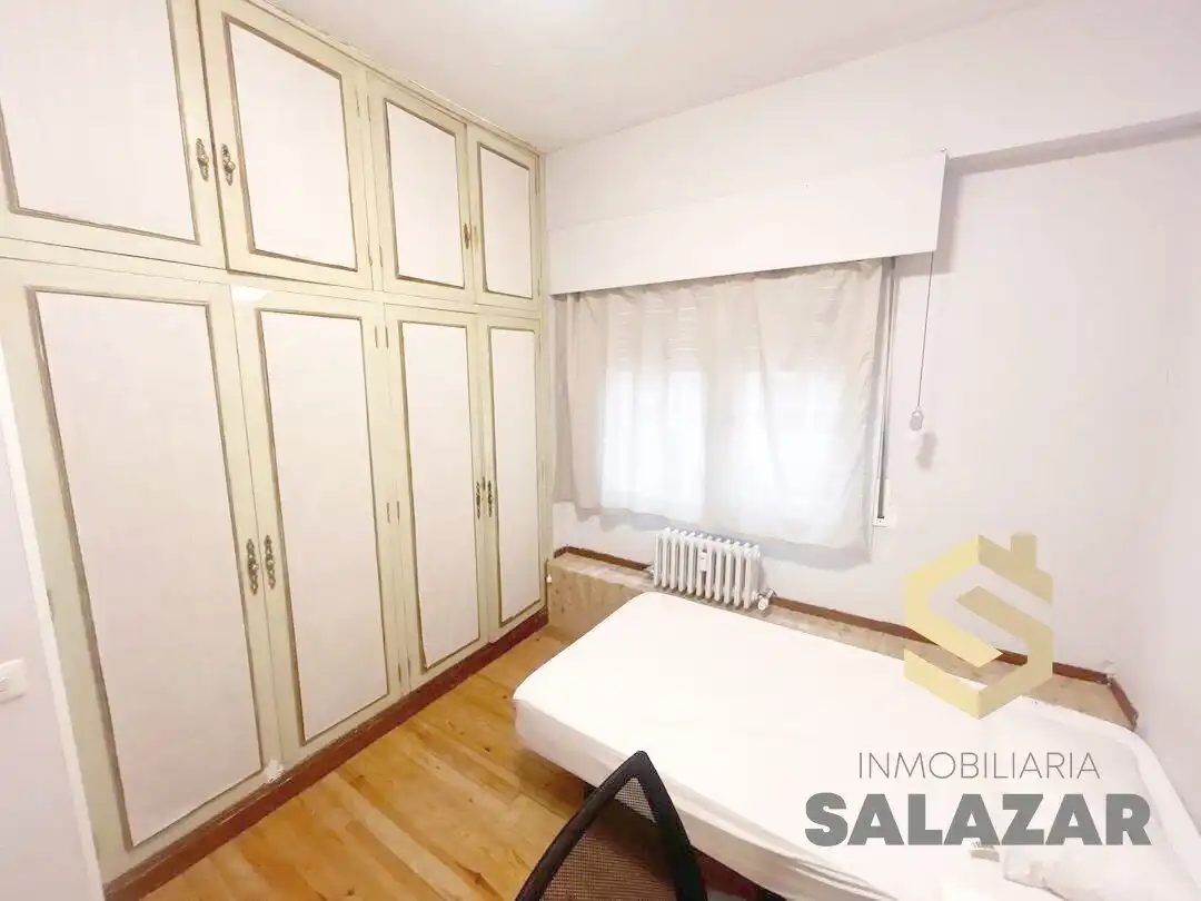 Schlafzimmer von Wohnung zur Miete in Bilbao  mit Heizung