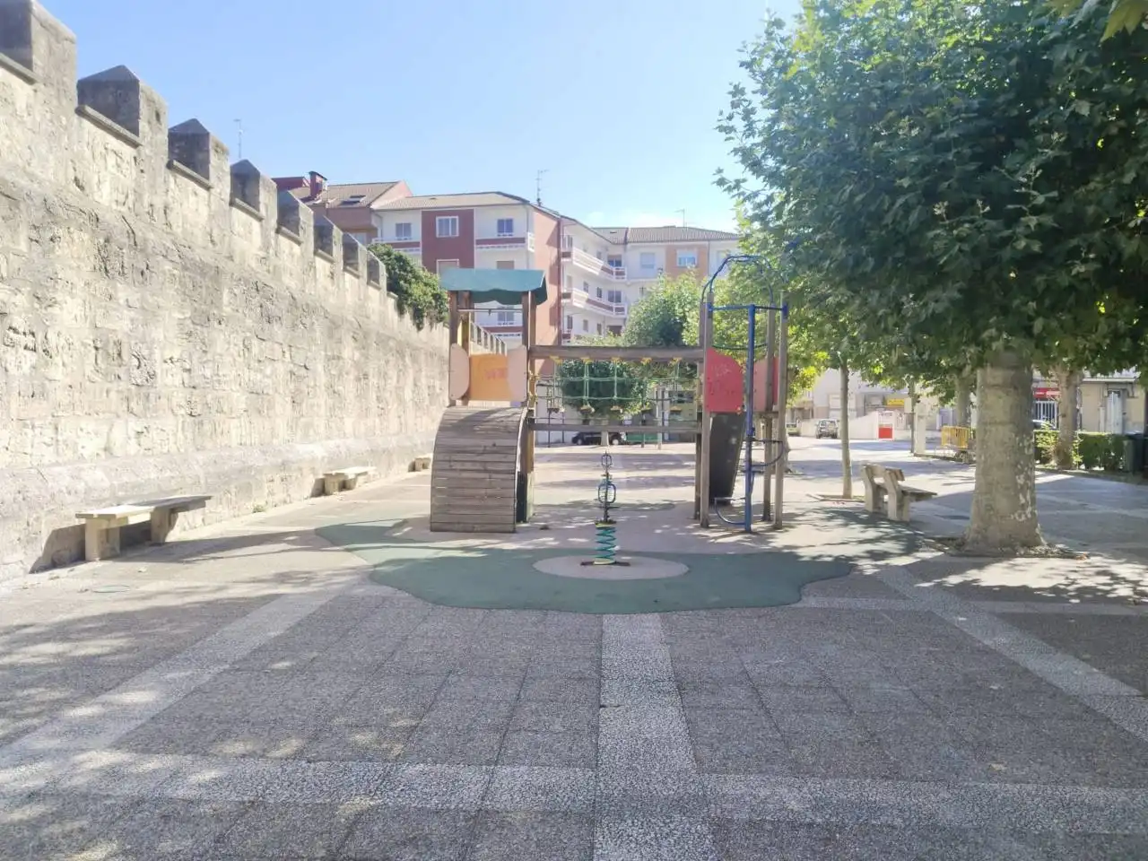 Vista exterior de Piso en venta en Briviesca con Calefacción, Parquet y Terraza