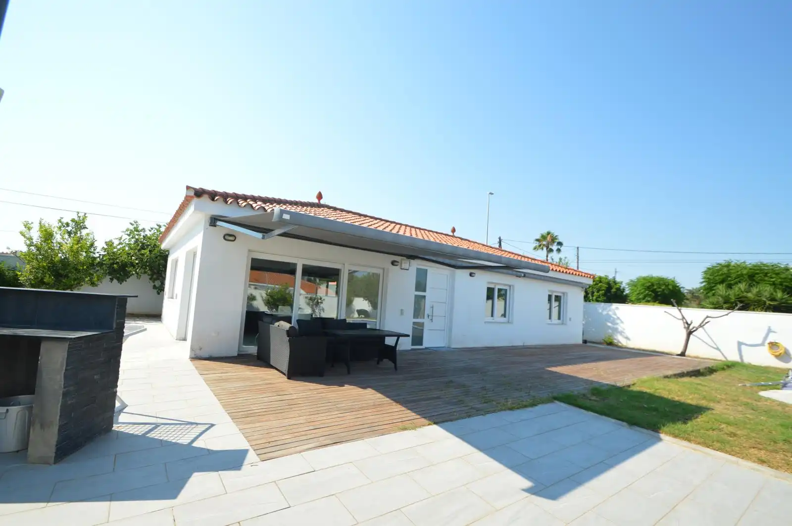 Vista exterior de Casa o xalet en venda en Vinaròs amb Aire condicionat, Calefacció i Jardí privat