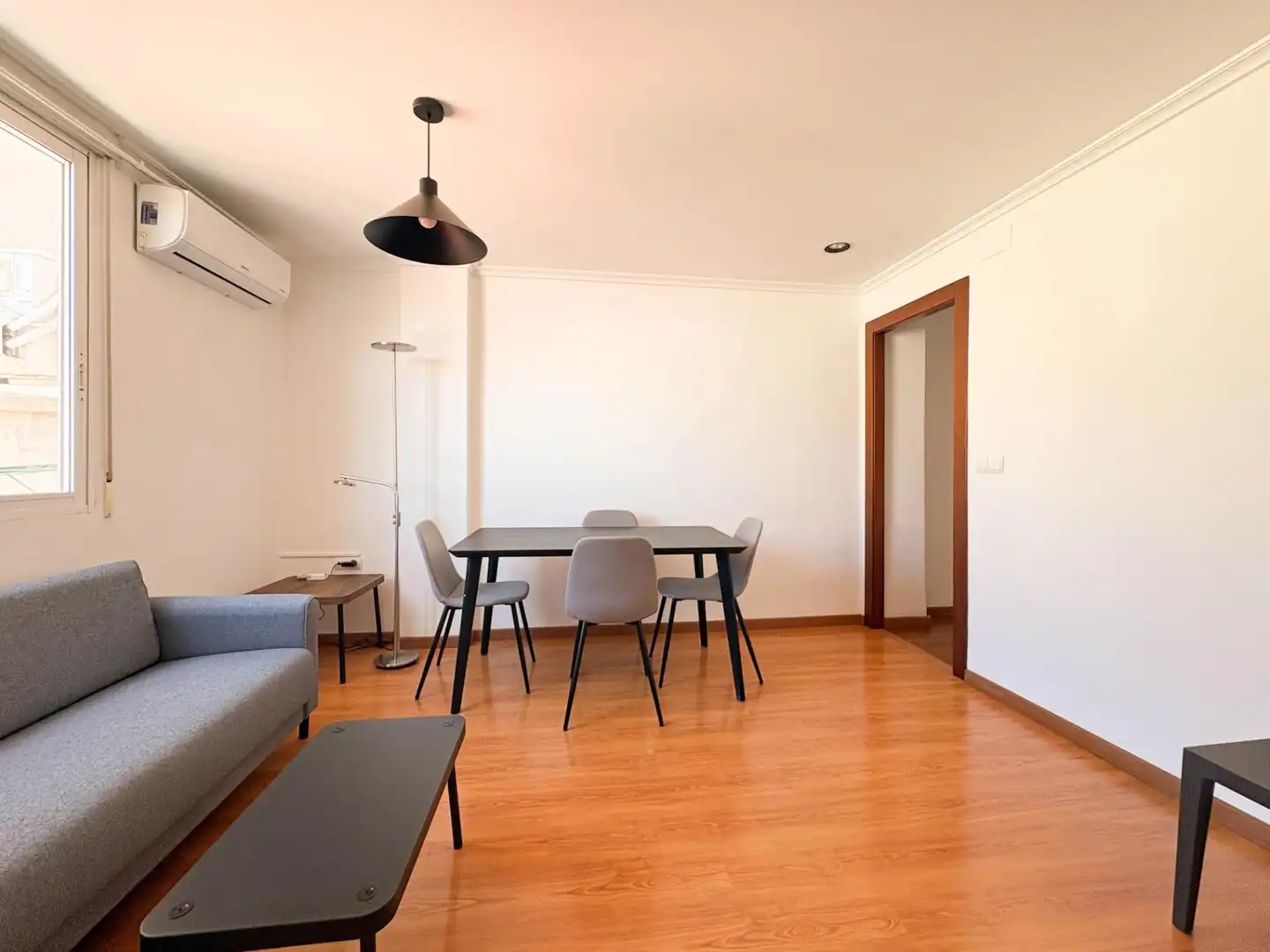 Living room of Flat for rent in Valencia  with Air Conditioner, Heating and Furnished