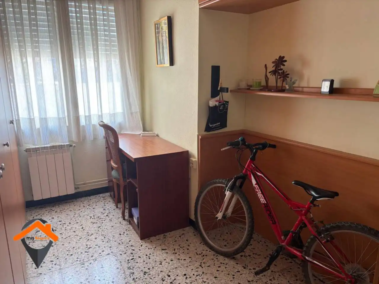Habitación de Piso en venta en Sabadell con Aire acondicionado, Calefacción y Balcón