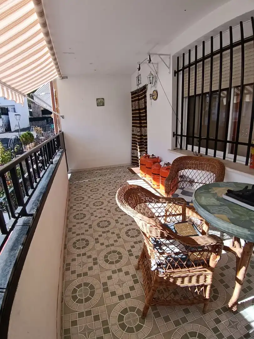 Terrassa de Casa o xalet en venda en Navaluenga amb Jardí privat, Terrassa i Moblat