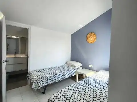 Schlafzimmer von Dachboden zum Verkauf in Pals mit Terrasse, Möbliert und Gemeinschaftspool