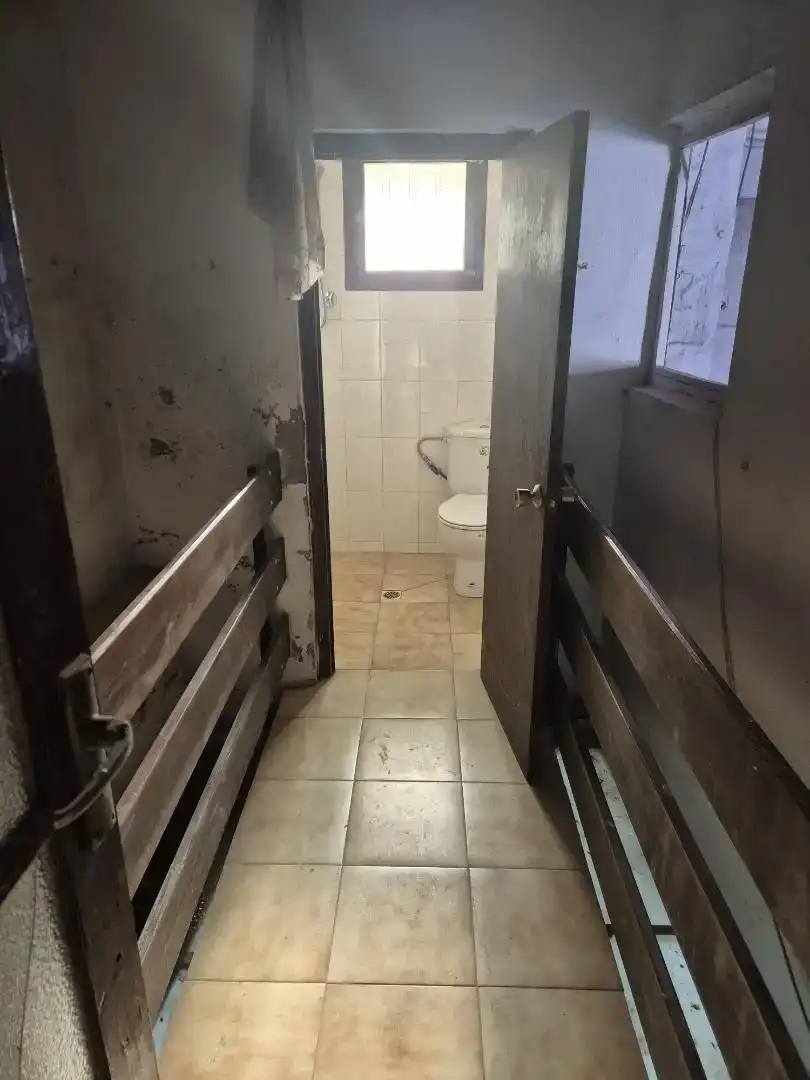 Badezimmer von Wohnung zum Verkauf in Castelnou mit Abstellraum und Balkon