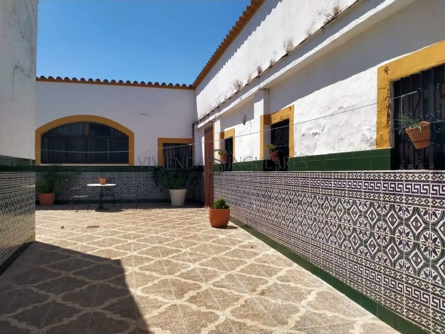 Vista exterior de Finca rústica en venda en Alcalá de Guadaira amb Jardí privat, Traster i Piscina