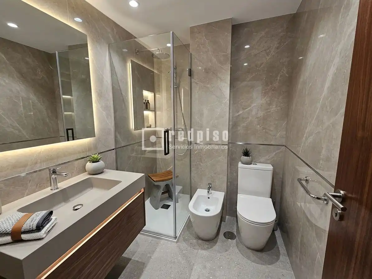 Baño de Piso en venta en Madrid con Calefacción, Parquet y Terraza