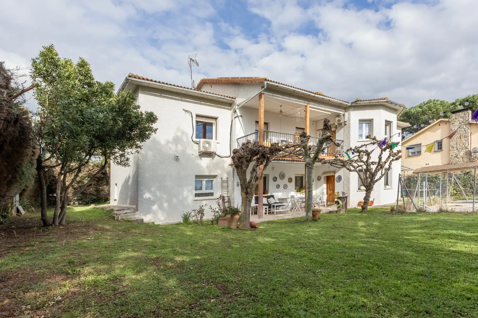 Exterior view of Houses for sale in Villanueva de la Cañada  with Air Conditioner, Heating and Private garden