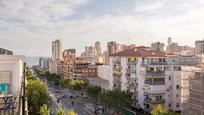 Vista exterior de Àtic en venda en Benidorm amb Aire condicionat i Terrassa