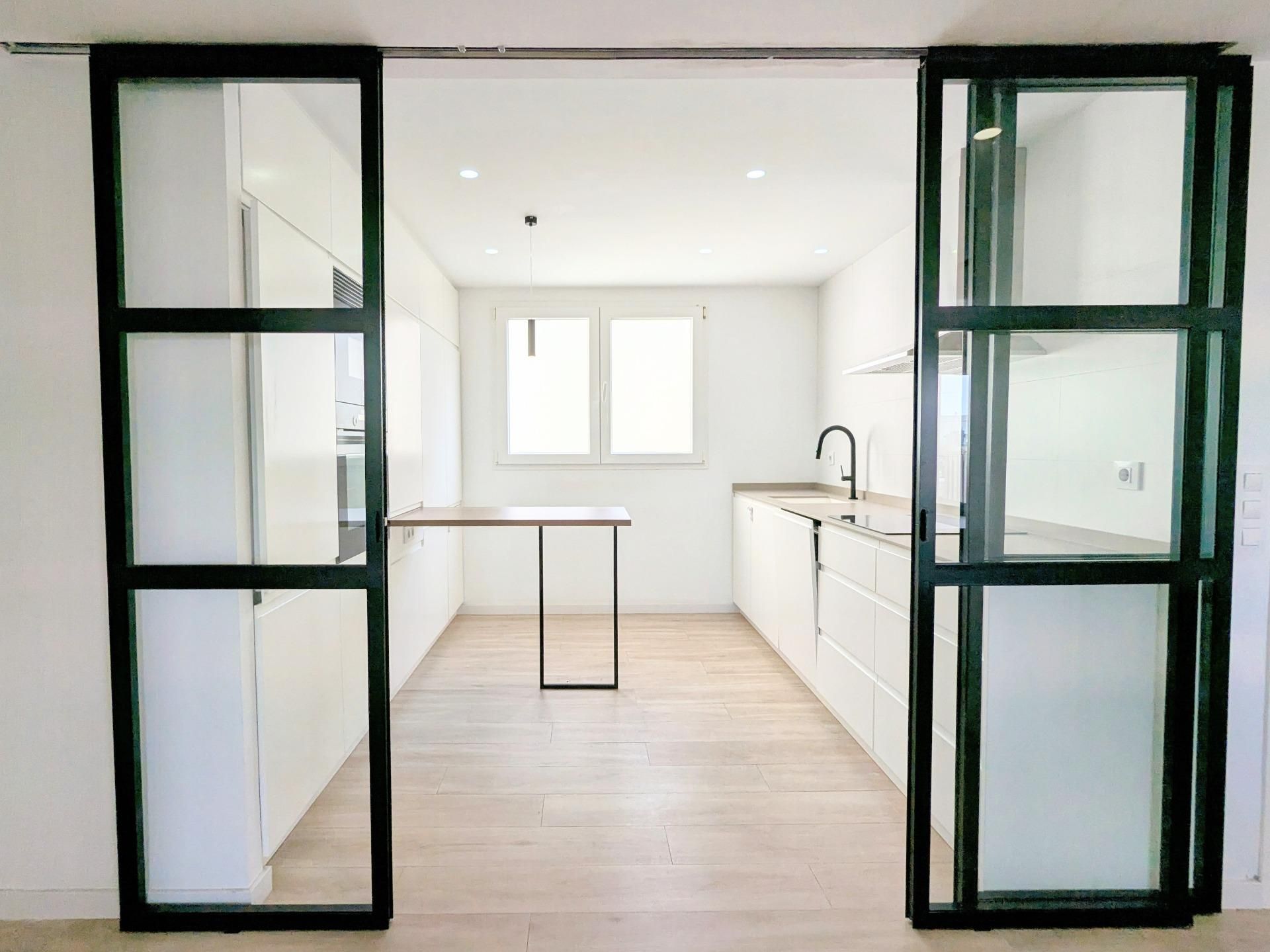 Kitchen of Flat to rent in  Valencia Capital  with Air Conditioner and Balcony