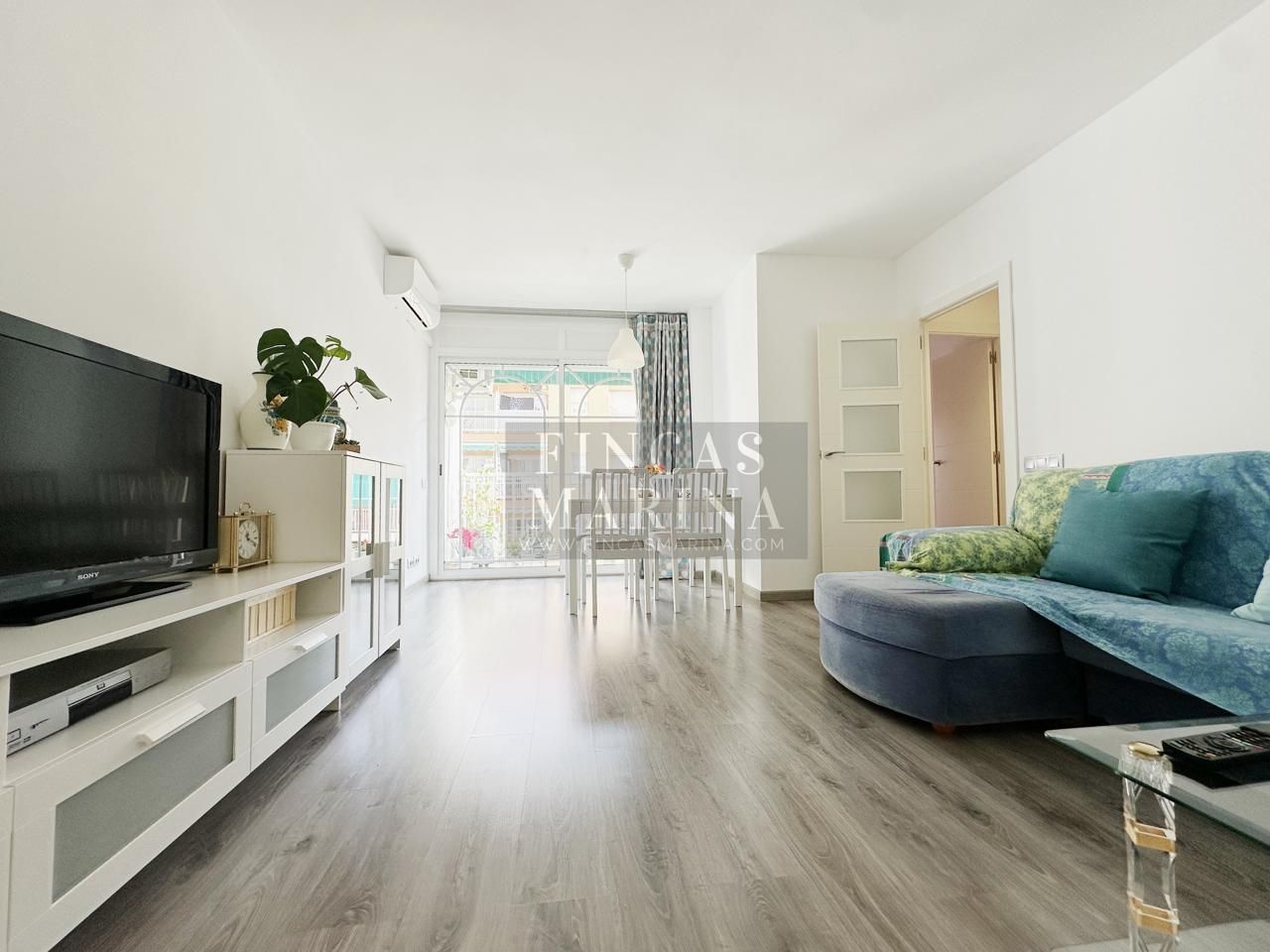 Sala d'estar de Pis en venda en Gavà amb Aire condicionat, Calefacció i Parquet