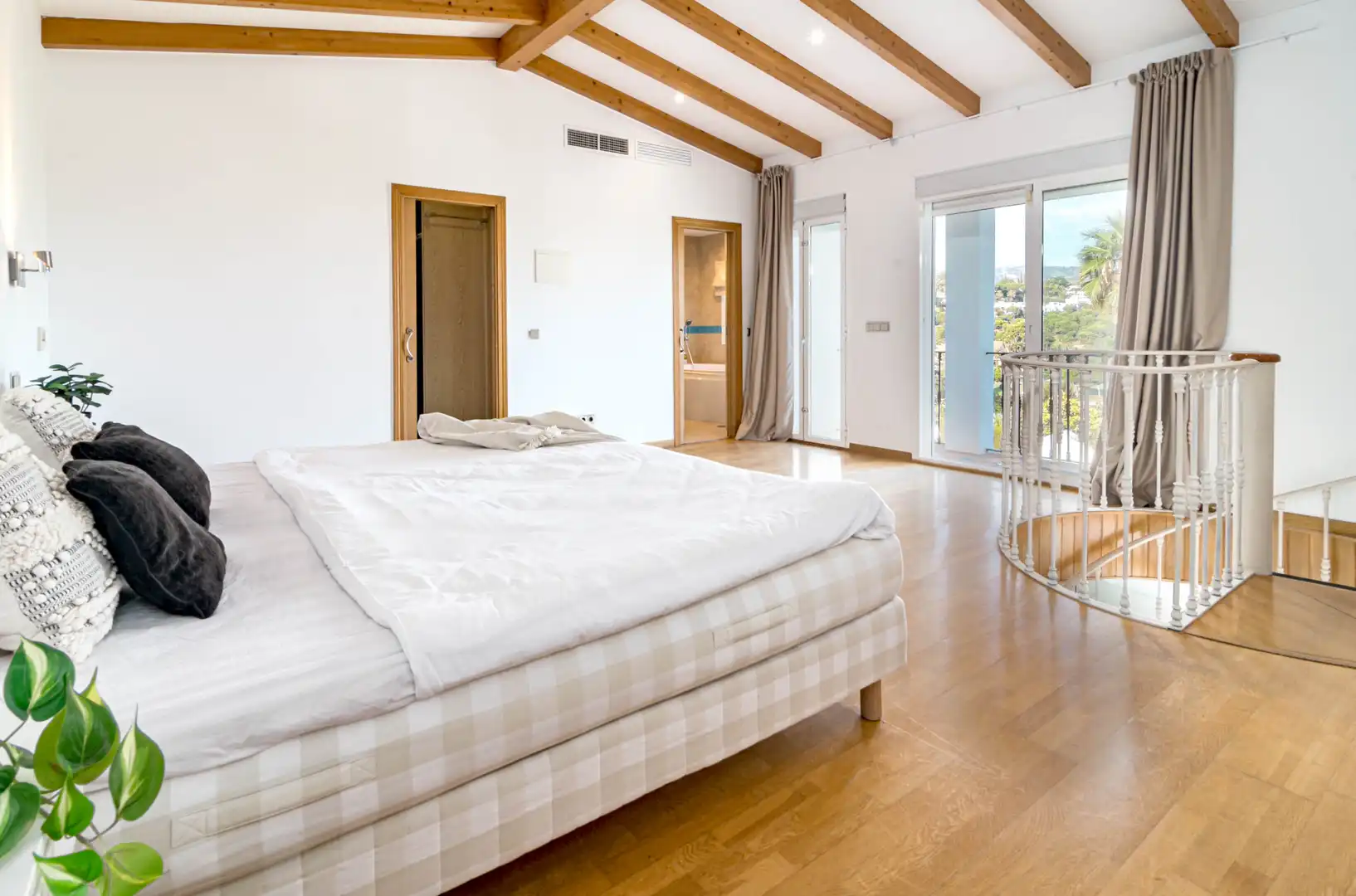 Dormitori de Casa o xalet de lloguer en Marbella amb Aire condicionat, Jardí privat i Parquet