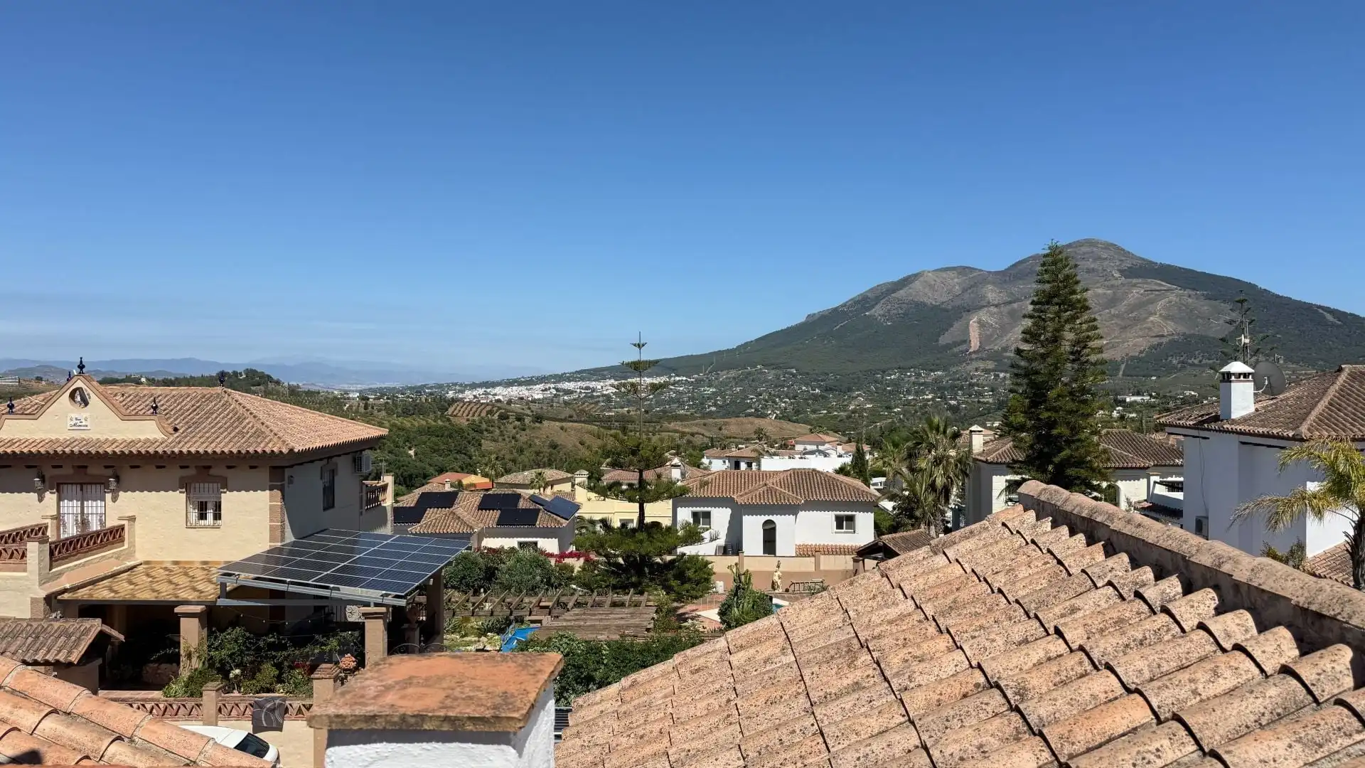 Vista exterior de Casa o chalet en venta en Coín con Aire acondicionado y Piscina