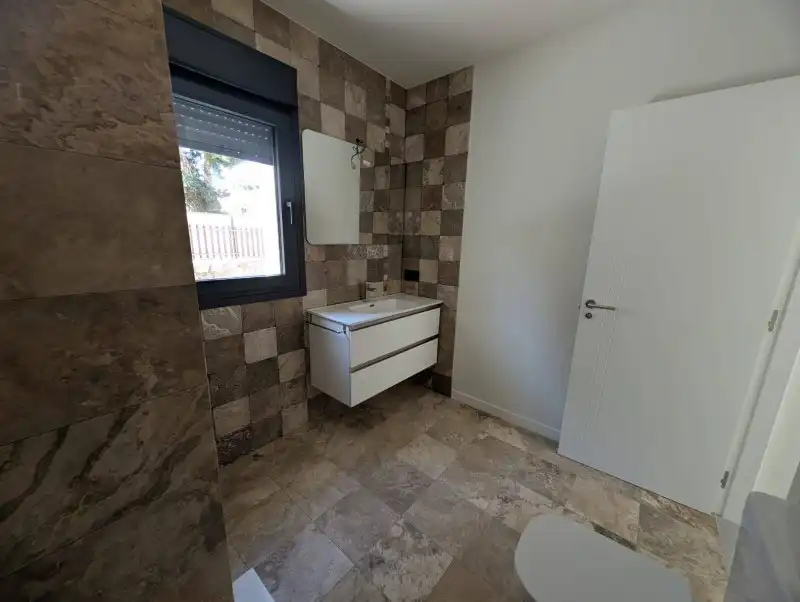 Baño de Casa adosada en venta en El Espinar con Calefacción y Terraza