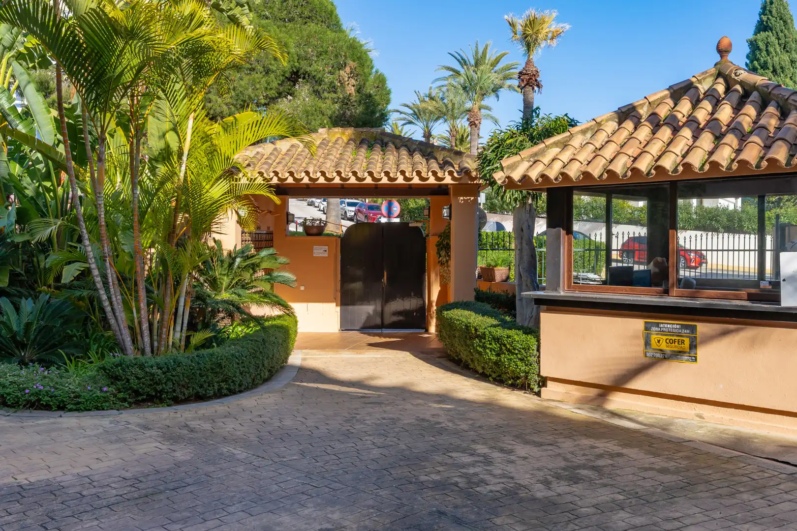 Planta baixa en venda en Marbella amb Aire condicionat, Jardí privat i Terrassa