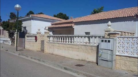 Solvia Inmobiliaria  Chalet adosado Escatrón