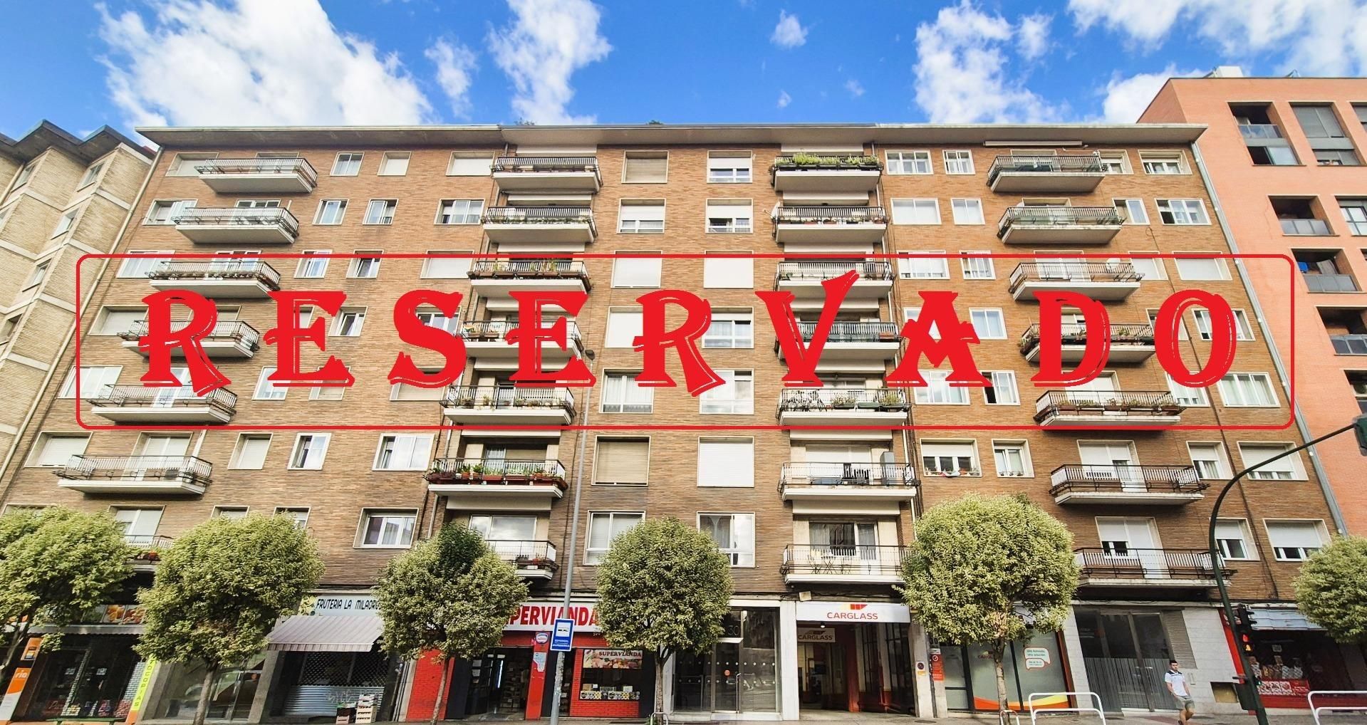 Vista exterior de Pis en venda en  Pamplona / Iruña amb Calefacció, Parquet i Terrassa