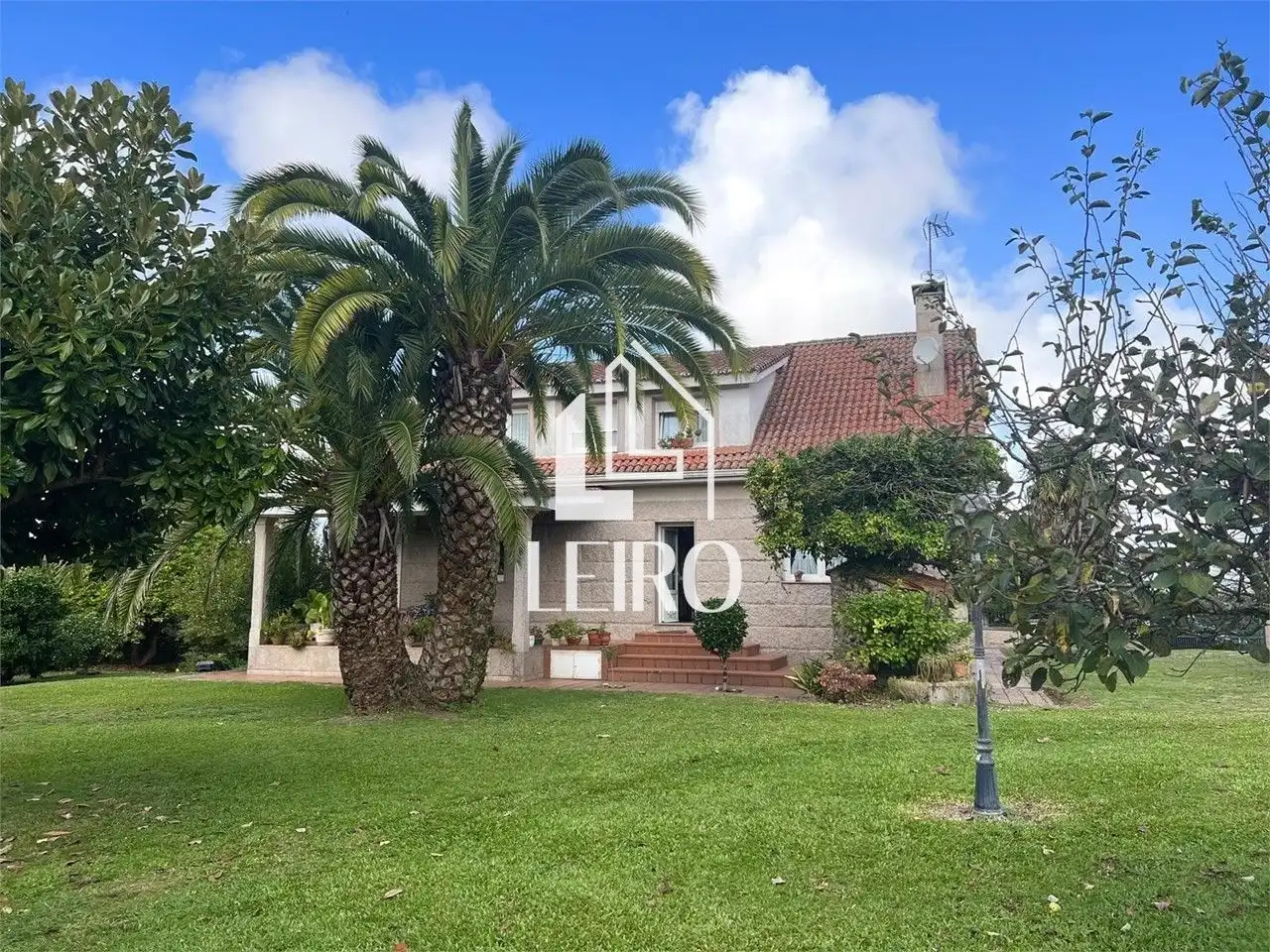 Vista exterior de Casa o chalet en venta en Santiago de Compostela  con Jardín privado