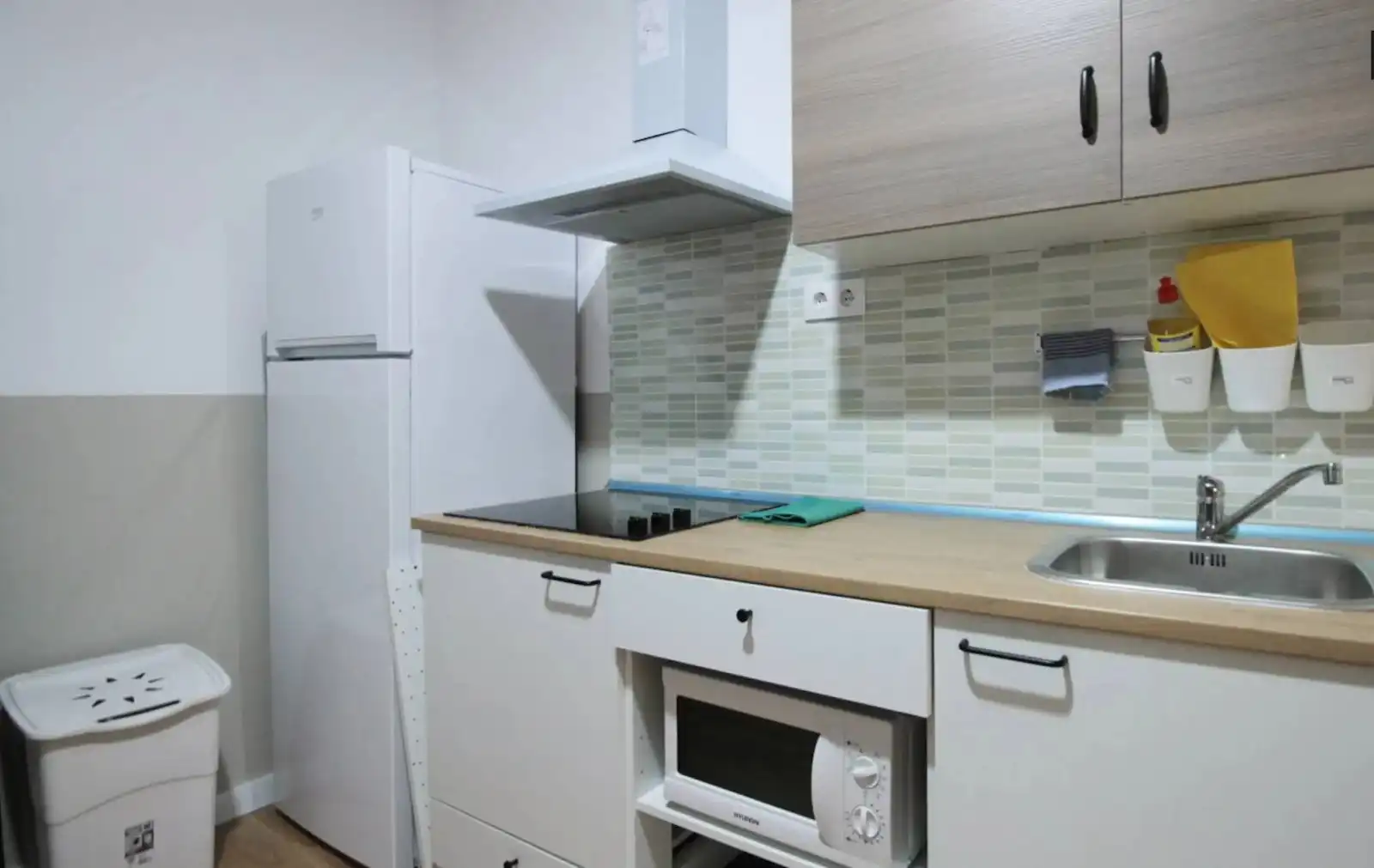 Kitchen of Flat for share in Ciutat Vella