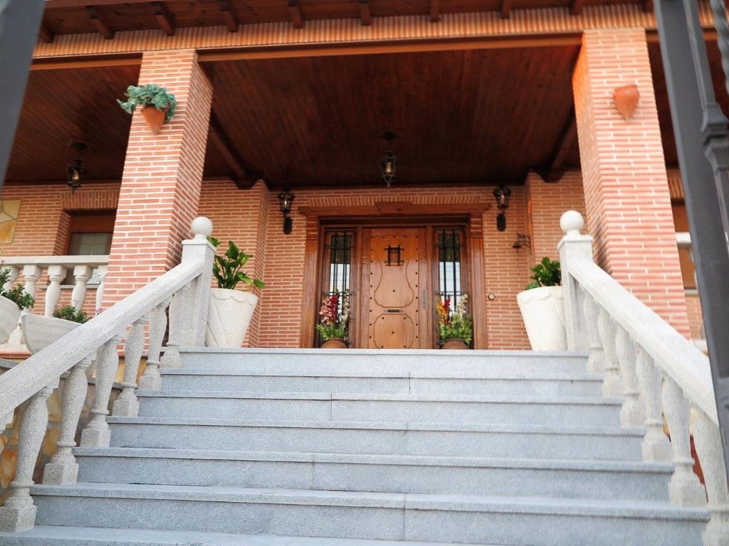 House or chalet for sale in Casarrubios del Monte