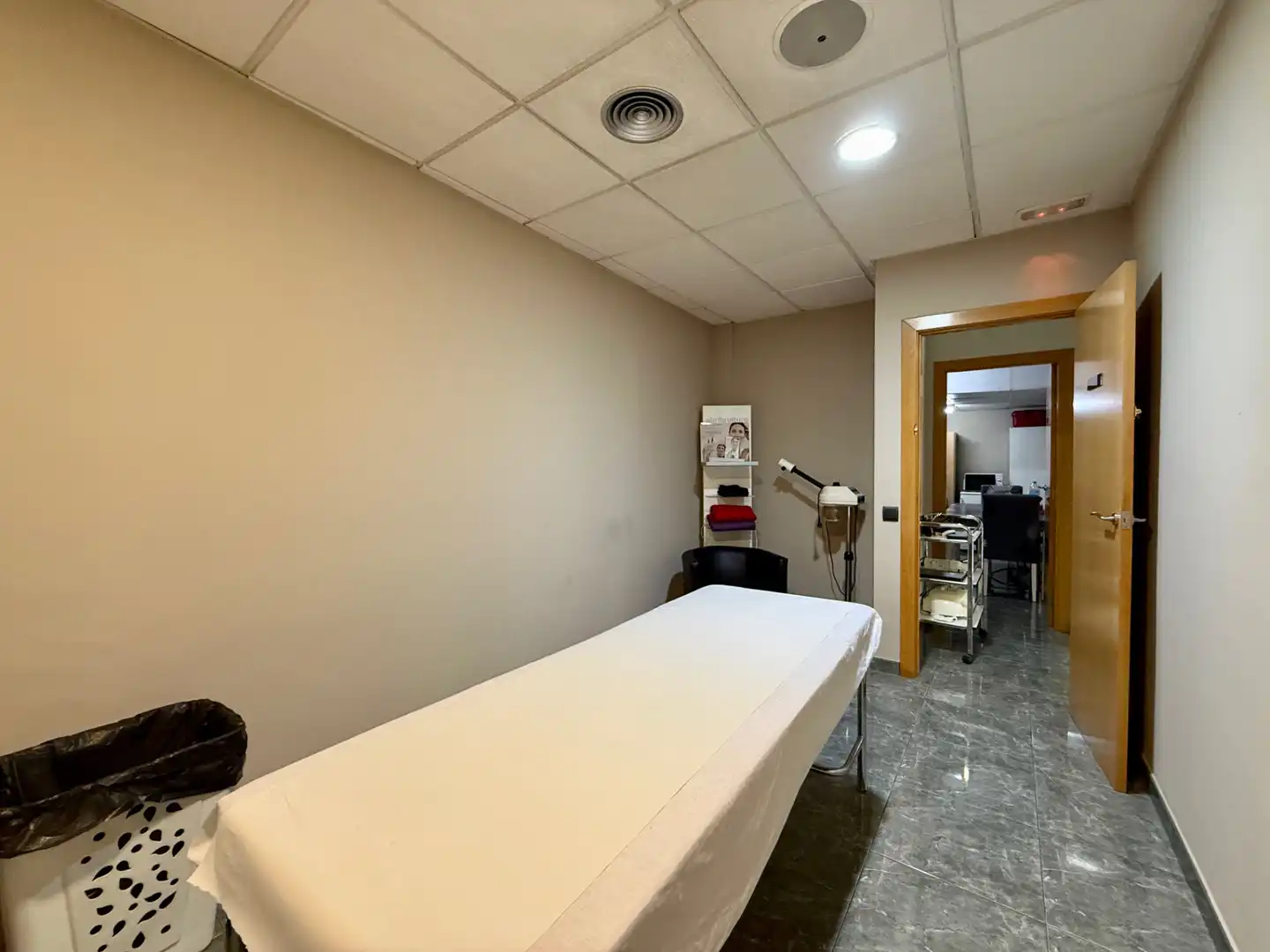 Local en venta en Terrassa con Aire acondicionado, Calefacción y Internet