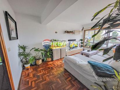 Living room of Flat for sale in Vigo   with Heating, Parquet flooring and Terrace