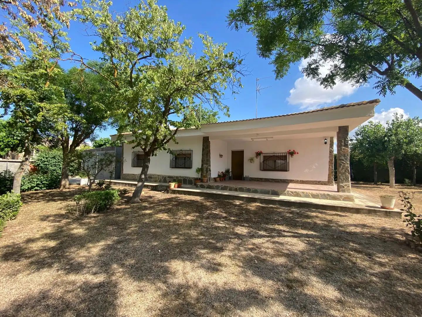 Exterior view of Houses for sale in Albacete  with Air Conditioner, Private garden and Furnished