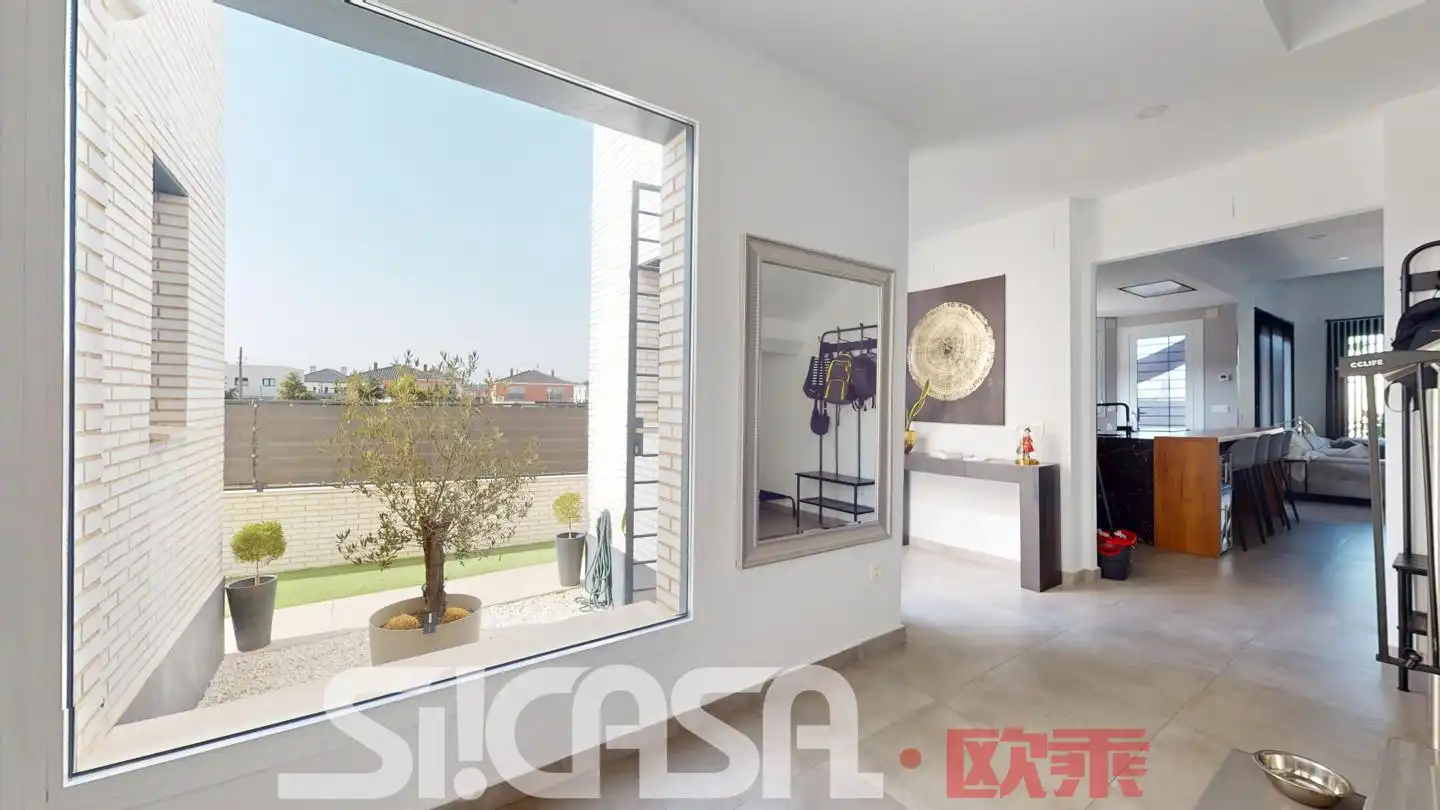 Vista exterior de Casa adosada en venda en Torrejón de la Calzada amb Jardí privat, Terrassa i Piscina