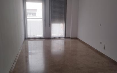 Flat to rent in Mislata  with Air Conditioner